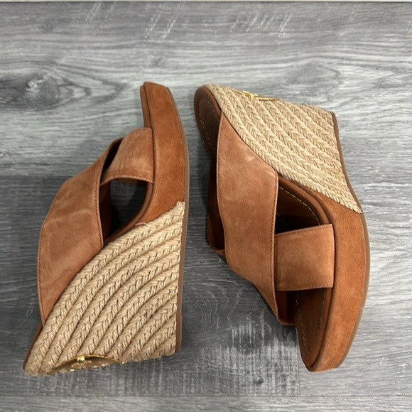 Worn suede Tory Burch espadrille sandal, tan size 7.5 - Picture 4 of 7